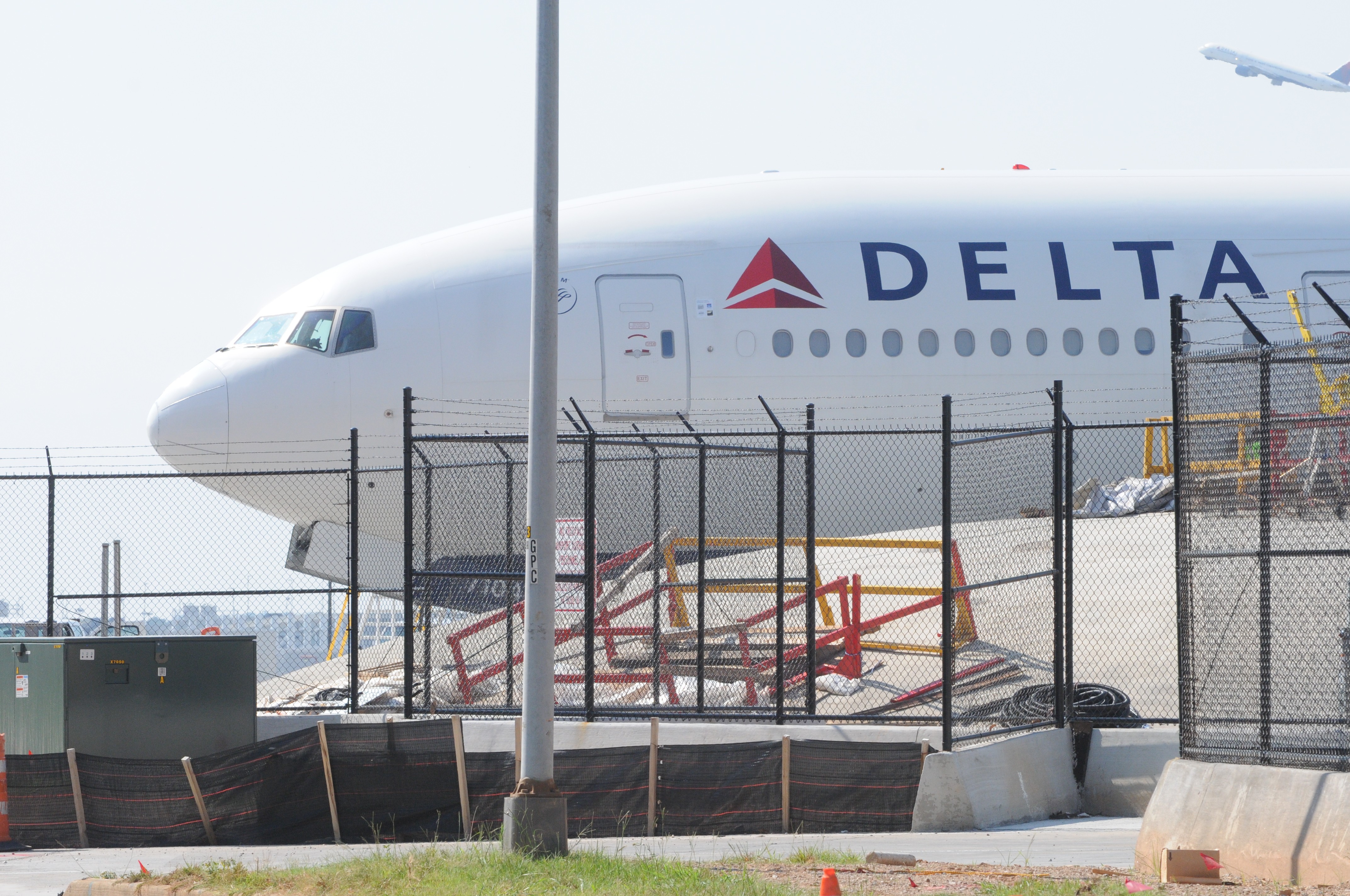 Delta Airport Joeff Davis 2015