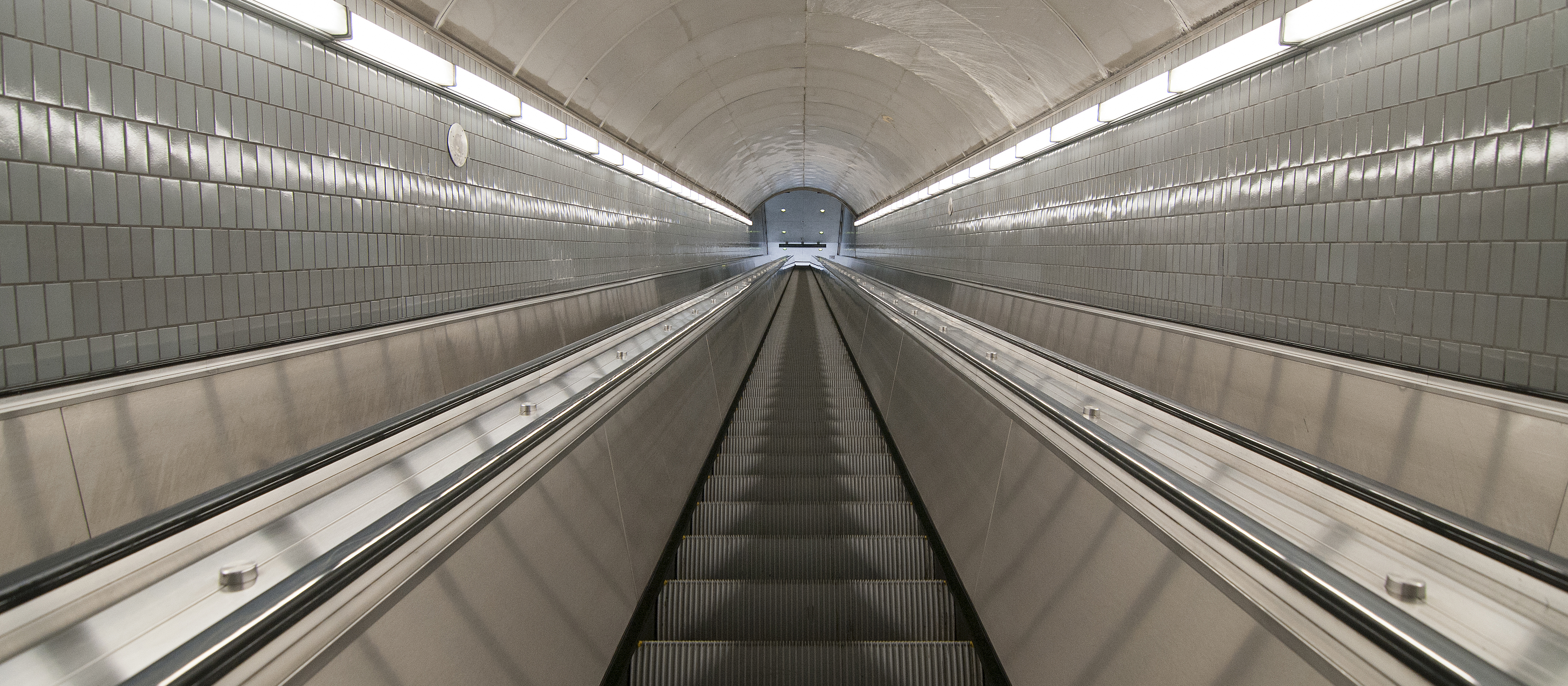 CITY Escalator Main Large